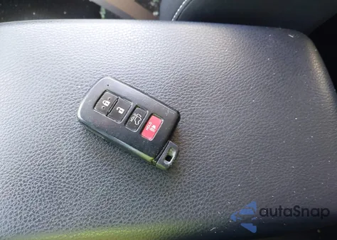 2018 Toyota Rav4 Xle из США, поврежденный, VIN JTMWFREV8JJ157496